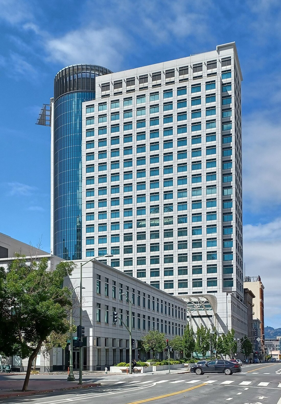State office building glass services in Oakland (DGS)